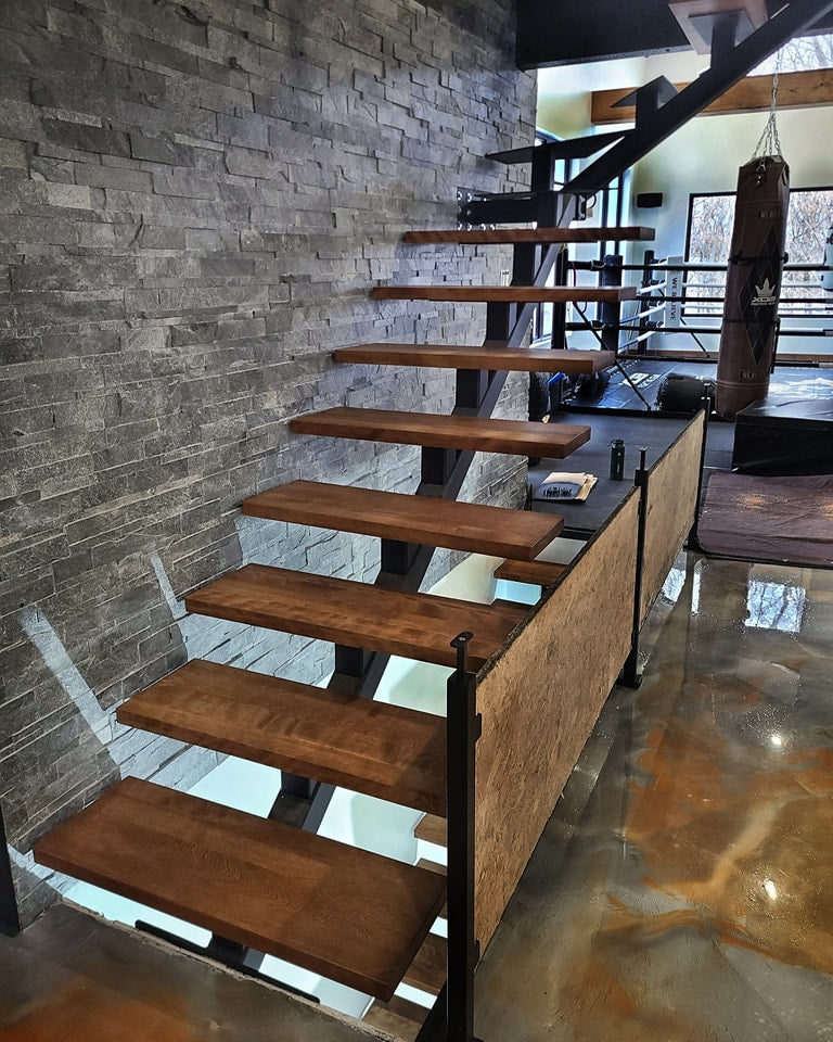 Marches en merisier sur limon central