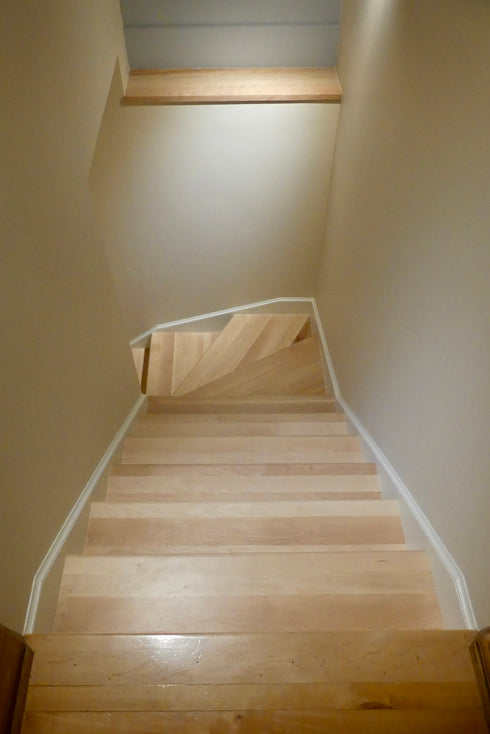 Marche d'angle en merisier