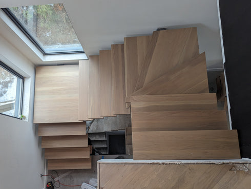 Marche d'angle en chêne rouge